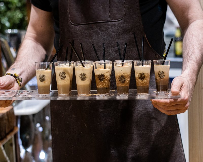 HOSTECAR y CaféLab invitan a disfrutar de frappés de café asiático en el ICUE