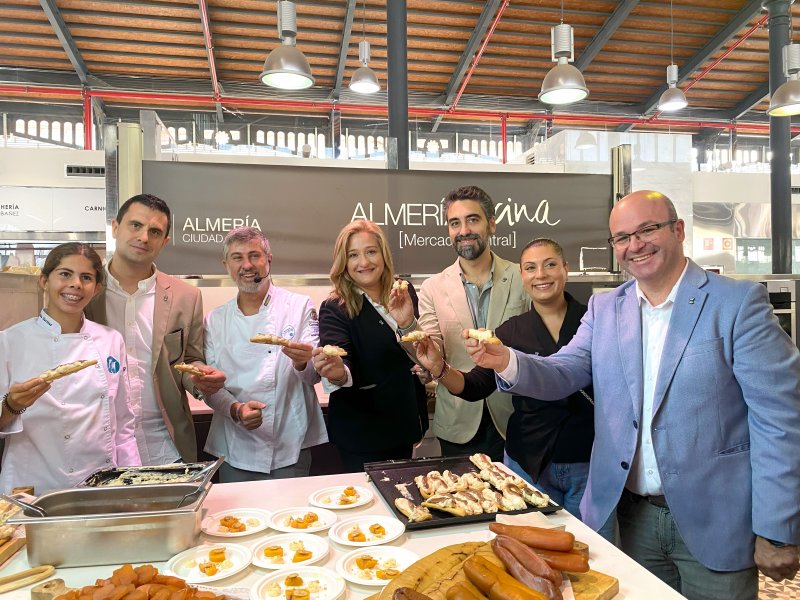 Intercambio de Sabores: La cocina cartagenera deja huella en la Plaza Mercado de Almería